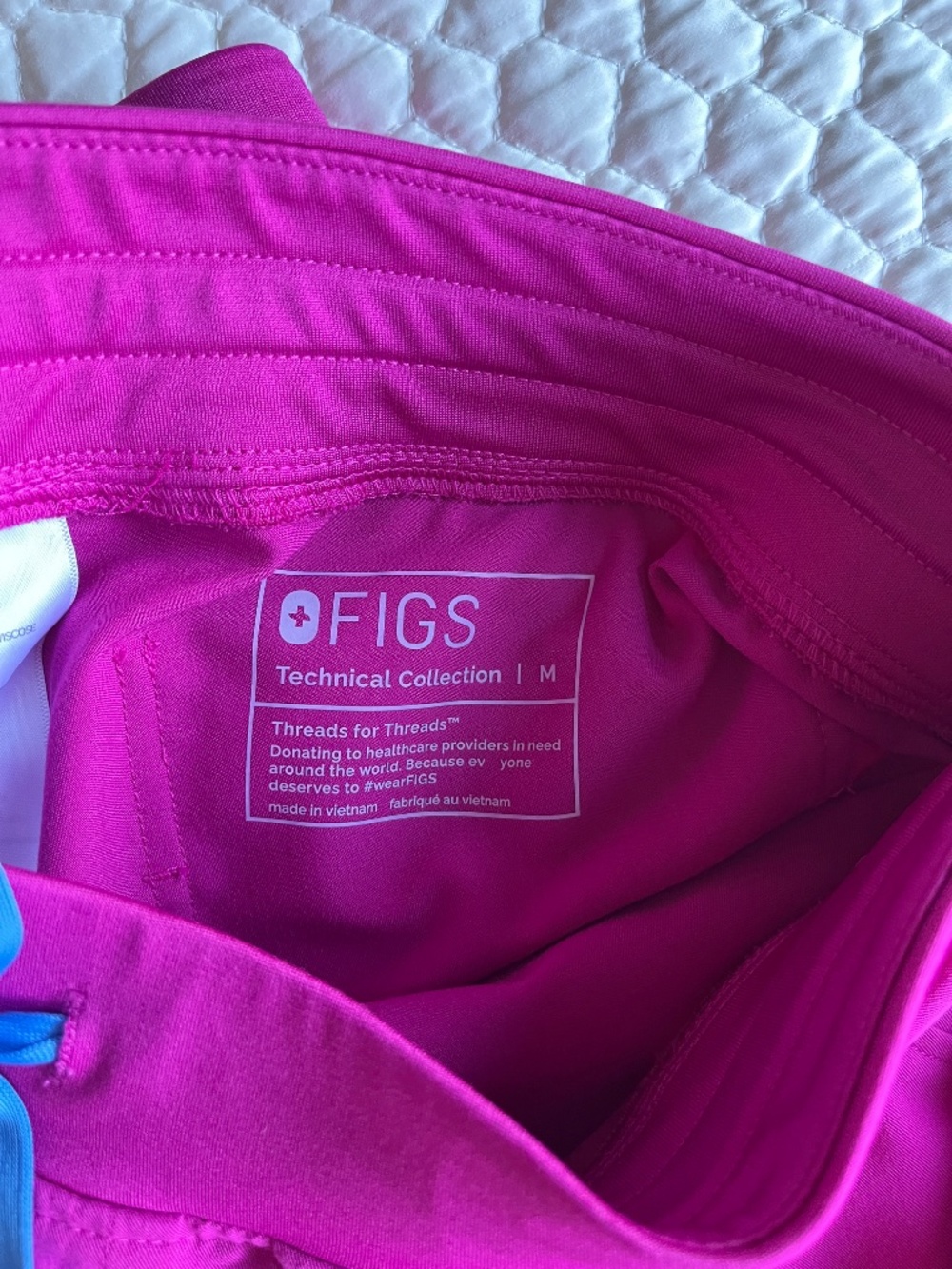 FIGS Scrub Set Raspberry Sorbet | Limited Edition - Picture 5 of 6